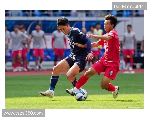 力哥与足球明星们的精彩合影瞬间展现了友谊与激情的完美结合