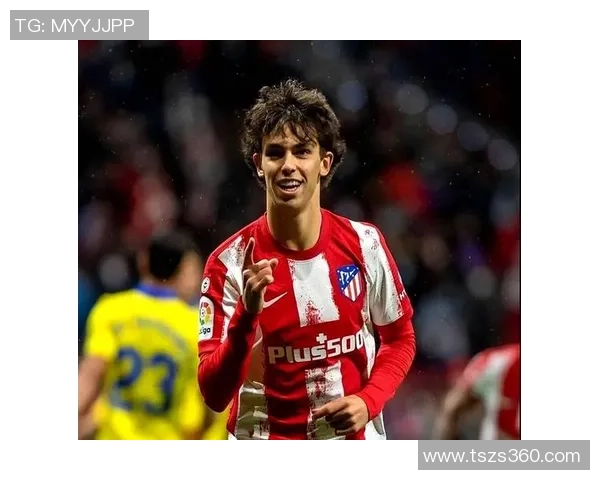 足球明星之子颜值爆表引发热议网友纷纷点赞称其为未来的足球天才