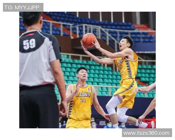 成都足球队以62分稳居冠军赛积分榜首位，争夺荣誉在望